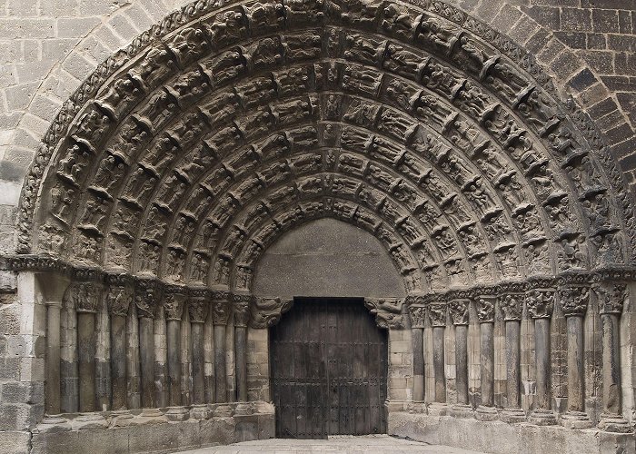 Catedral de Tudela Comienzan los estudios previos de la Puerta del Juicio de la ... photo