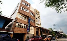 Oriental Zen Suites Manila Exterior photo