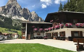 Garni La Vara Bed & Breakfast Corvara In Badia Exterior photo