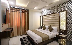 Hotel Mannat International By Mannat New Delhi Exterior photo