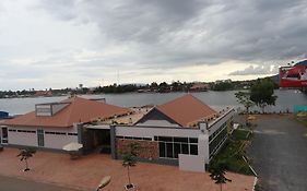 Kampongbay Makeng Guesthouse Kampot Exterior photo