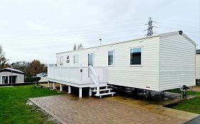 Escape City Caravan Hotel Lytchett Minster Exterior photo