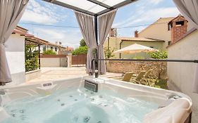 Holiday Home Giovanni Vabriga With Private Jacuzzi Tar-Vabriga Exterior photo