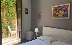 Ortigia Basic -Locazione Turistica Bed & Breakfast Syracuse Exterior photo