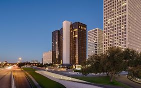 Doubletree By Hilton Hotel Houston Greenway Plaza Exterior photo