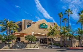 La Quinta By Wyndham Carlsbad - Legoland Area Hotel Exterior photo