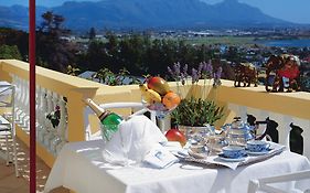 Colona Castle Hotel Lakeside Exterior photo