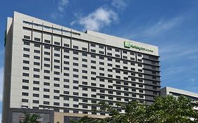 Holiday Inn & Suites Makati, An Ihg Hotel Makati City Exterior photo