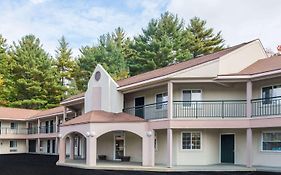 Howard Johnson By Wyndham Lenox Hotel Exterior photo