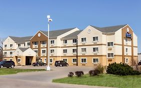 Baymont By Wyndham Salina Hotel Exterior photo