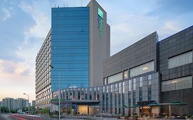 Holiday Inn Express Shanghai Jinqiao Central, An Ihg Hotel Exterior photo