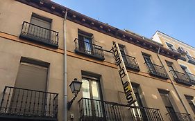 Hostal Los Perales Hotel Madrid Exterior photo