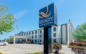 Quality Inn & Suites Near Tanger Outlet Mall Gonzales Exterior photo