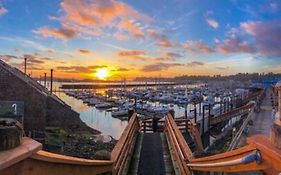 Embarcadero Resort Newport Exterior photo