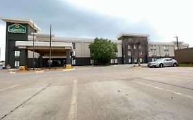 La Quinta By Wyndham Salina Hotel Exterior photo