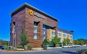 La Quinta Inn & Suites By Wyndham Lakeway Exterior photo