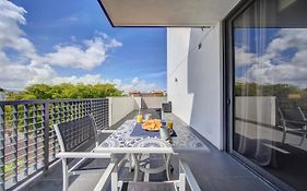 Moderno Residences By Bay Breeze Bay Harbor Islands Exterior photo