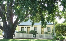 Bridge Cottage Sargeants & Armoury Cottages 1823 Richmond Exterior photo