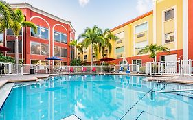 Holiday Inn Express Hotel & Suites Bradenton West, An Ihg Hotel Exterior photo