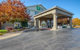 Holiday Inn Express Hotel & Suites Oshkosh - State Route 41, An Ihg Hotel Exterior photo