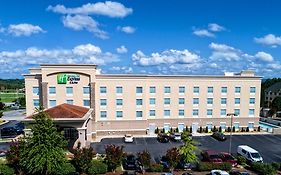 Holiday Inn Express & Suites Cookeville, An Ihg Hotel Exterior photo