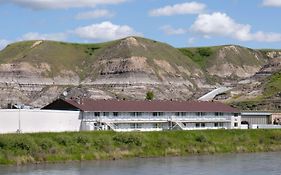 Travelodge By Wyndham Drumheller Ab Exterior photo