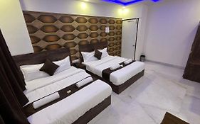 Hotel Plaza Rooms - Prabhadevi Dadar Mumbai Exterior photo