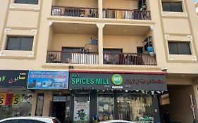 Nuzee Bedspace & Dormitory Hostel For Bagpackers Dubai Exterior photo