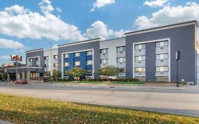 Best Western Plus Milwaukee West Hotel Exterior photo