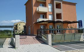 Bed & Breakfast Grgic Hotel Novigrad  Exterior photo