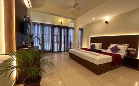 The Ocean Park Beach Resort Kovalam Exterior photo