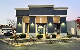 Quality Inn & Suites Cincinnati Exterior photo