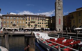 Hotel Centrale Riva del Garda Exterior photo