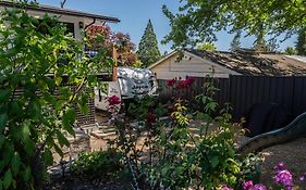 Chic Rv Retreat, Stunning Yard In Roseburg Hotel Exterior photo