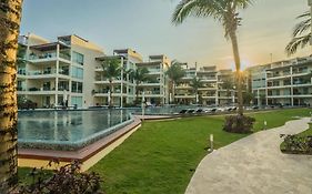 The Elements Oceanfront & Beachside Condo Hotel Playa del Carmen Exterior photo