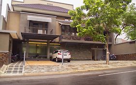 Kana Citra Guesthouse Surabaya Exterior photo