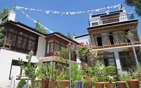 Ashoka Guest House Leh Exterior photo