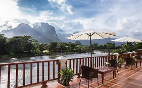 Thavisouk Riverside Hotel Vang Vieng Exterior photo