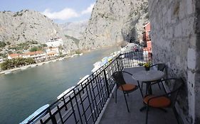 City & River View Apartment Omis Exterior photo