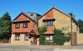 Oakwood Bed And Breakfast Heathrow Hillingdon Exterior photo