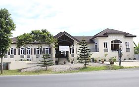 Country Chateau Hotel Tagaytay City Exterior photo