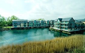 De Vere Cotswold Water Park Apartments Cirencester Exterior photo