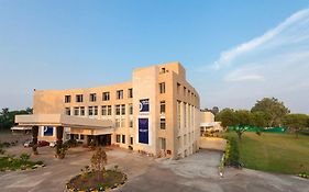 Velvet Clarks Exotica Hotel Chandigarh Exterior photo