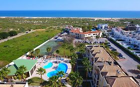 Praia Da Lota Resort - Beachfront Apartments Manta Rota Exterior photo