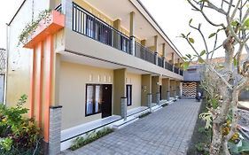 Reddoorz Plus Near Jalan Imam Bonjol Denpasar Hotel Seminyak  Exterior photo