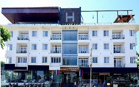 Silver Oak Hotel Mysore Exterior photo