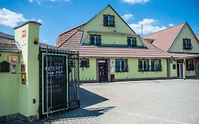 Penzion Eden Hotel Znojmo Exterior photo