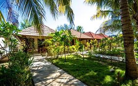 Fantastic Cottages Gili Meno Exterior photo