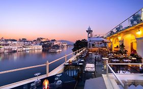 Hotel Sarovar On Lake Pichola Udaipur Exterior photo