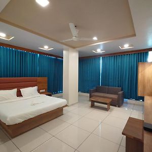 Hotel Neelkamal Anand Exterior photo